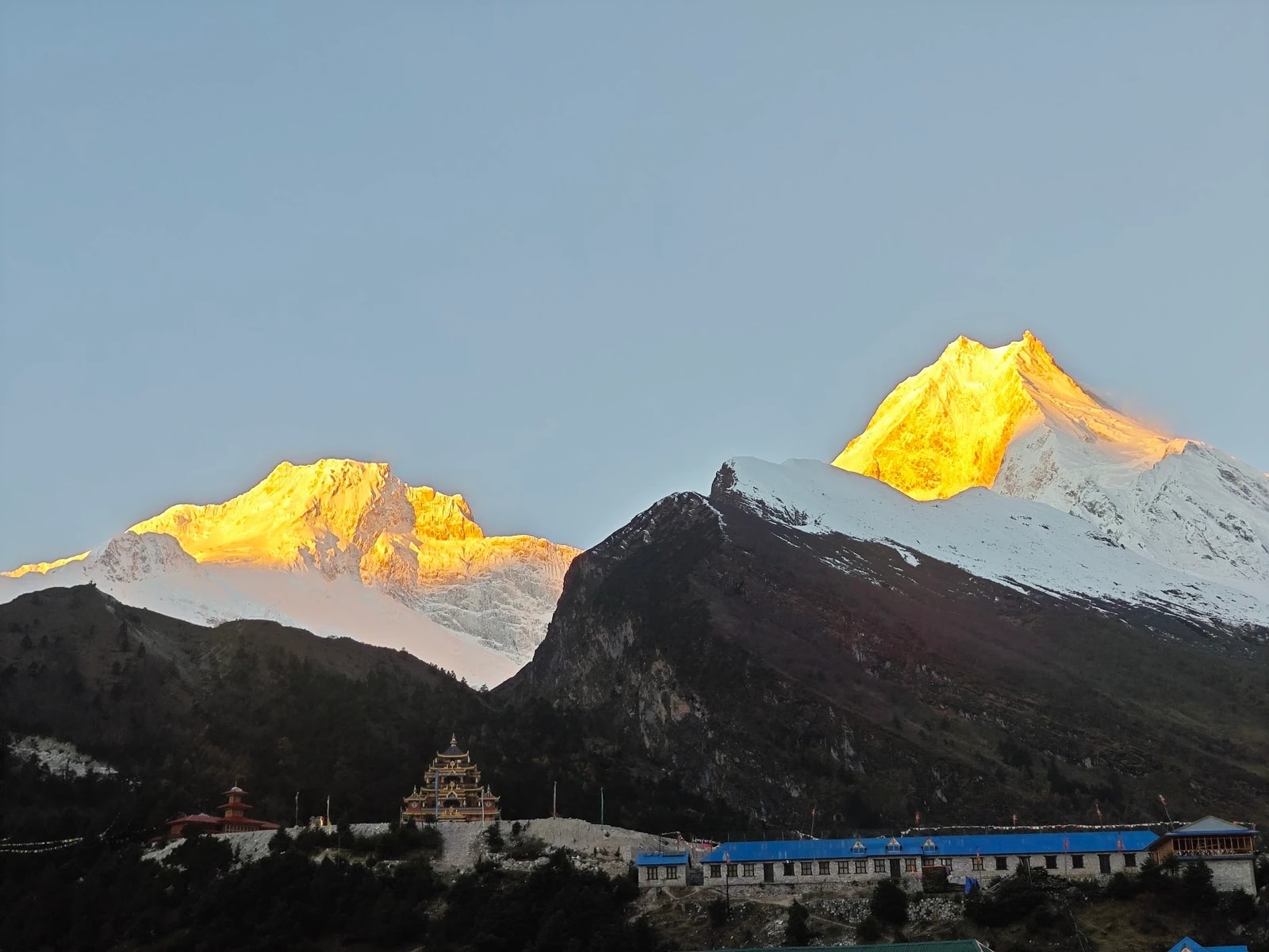 Manaslu Sunrise Views trekking